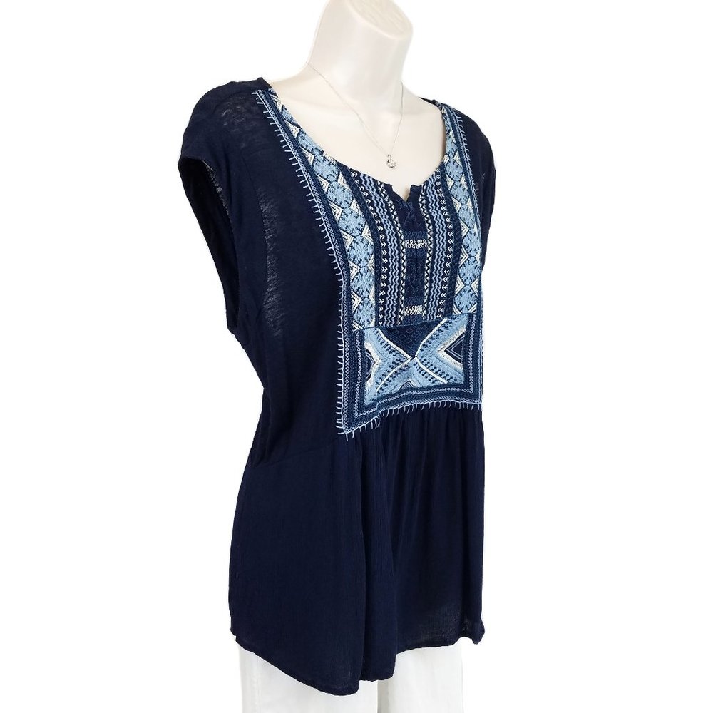 Lucky Brand top embroidered split neck blue XL
